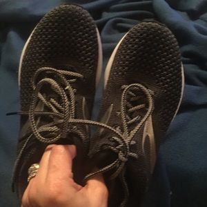 Brooks Revel Sneakers